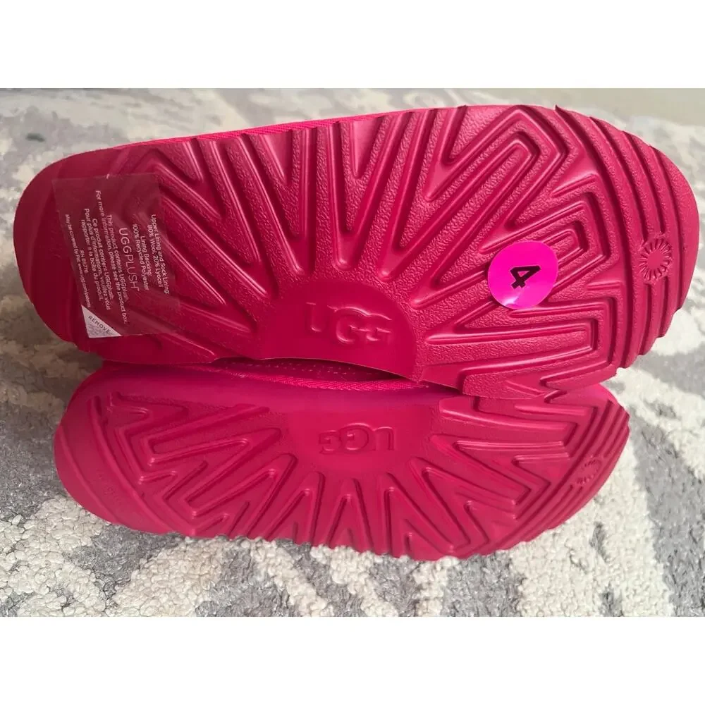 NWT❤️UGG Neumel II Scatter Graphic sz4